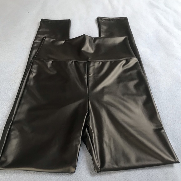 Faux leather leggings ❤️ - Picture 5 of 6